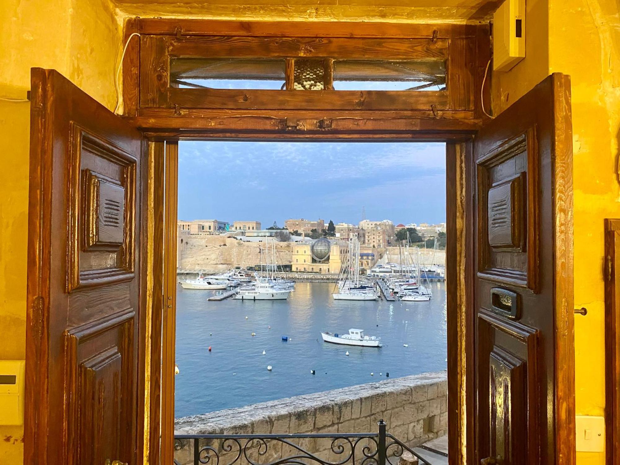 Blue Eye - Waterfront Home In A Scenic Location Birgu Buitenkant foto